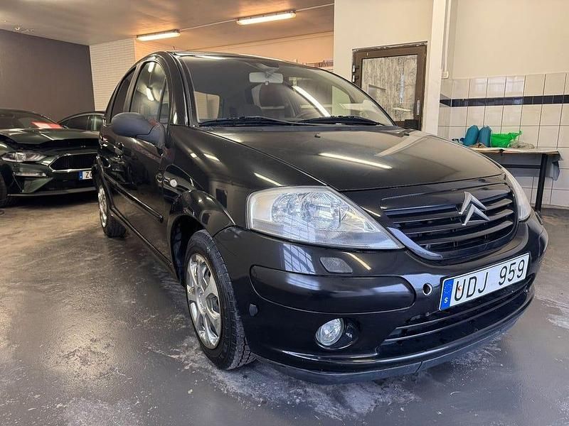 Svart Begagnad 2003 Citroën C3 Halvkombi | 21 900 kr (Marknadspris) - Bild 1/4