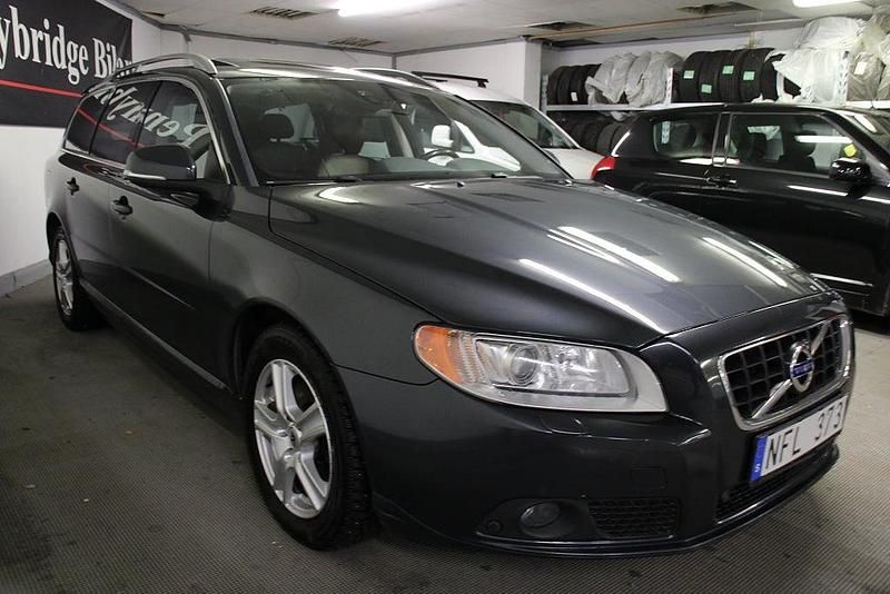 Begagnad Volvo V70 Summum 179 HK (131 kW) 2012 Grå Kombi