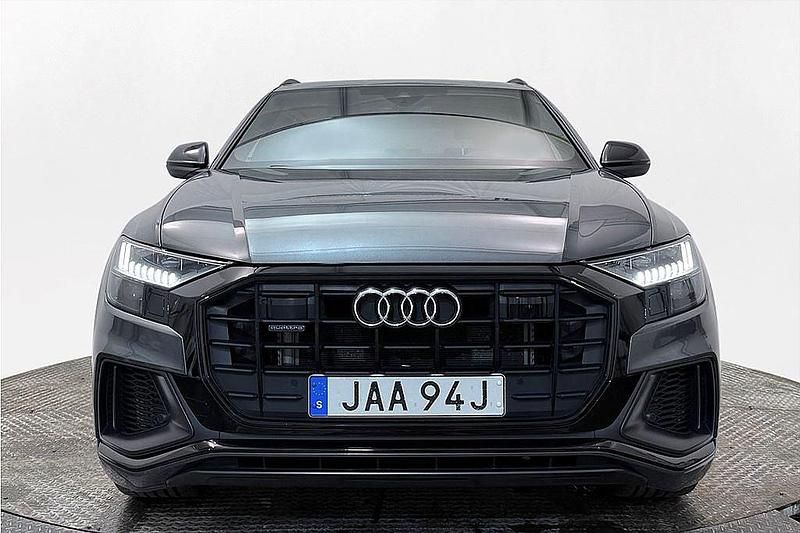 Begagnad Audi Q8 S-Line 463 HK (340 kW) 2022 Grå SUV