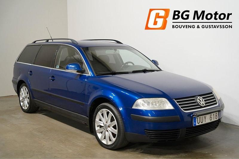 Mörkblå Begagnad 2004 VW Passat Trendline Kombi | 24 900 kr (Dyr) - Bild 1/4