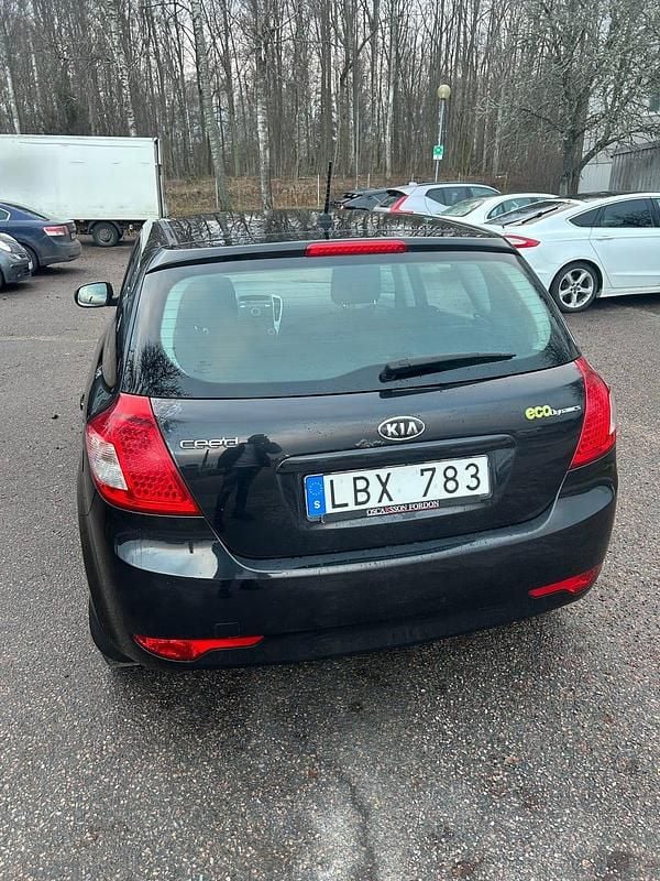 Begagnad 2011 Kia Ceed Halvkombi | 42 500 kr (Bra pris) - Bild 1/4