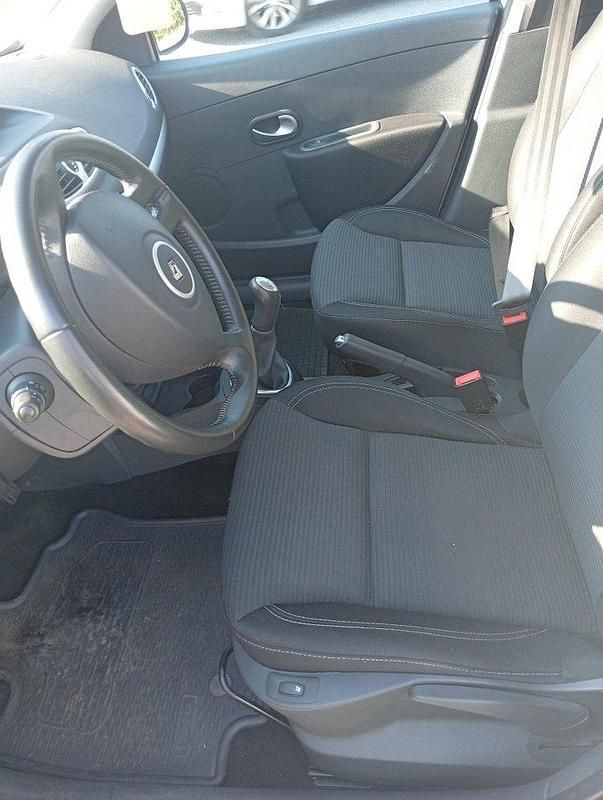 Vit Begagnad 2012 Renault Clio R.S. Halvkombi | 50 000 kr (Marknadspris) - Bild 1/4