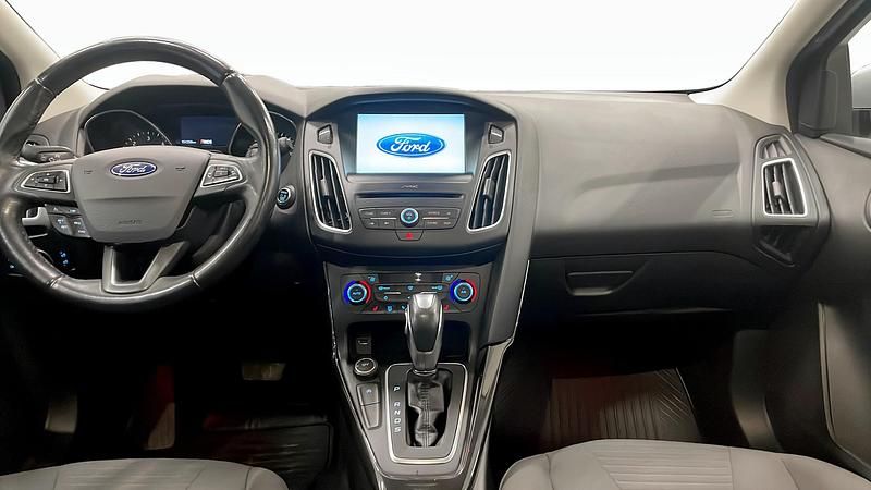 Begagnad Ford Focus Titanium 120 HK (88 kW) 2016 Grå Kombi