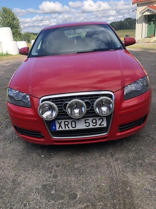 Röd Begagnad 2006 Audi A3 Sportback Attraction Halvkombi | 25 000 kr - Bild 1/4