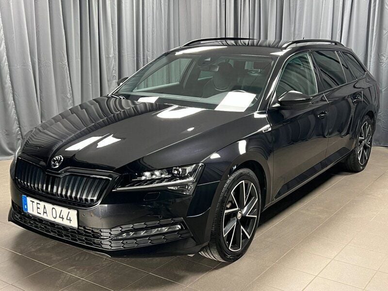 Svart Begagnad 2023 Skoda Superb Business Line Kombi | 368 900 kr (Lite dyr) - Bild 1/4