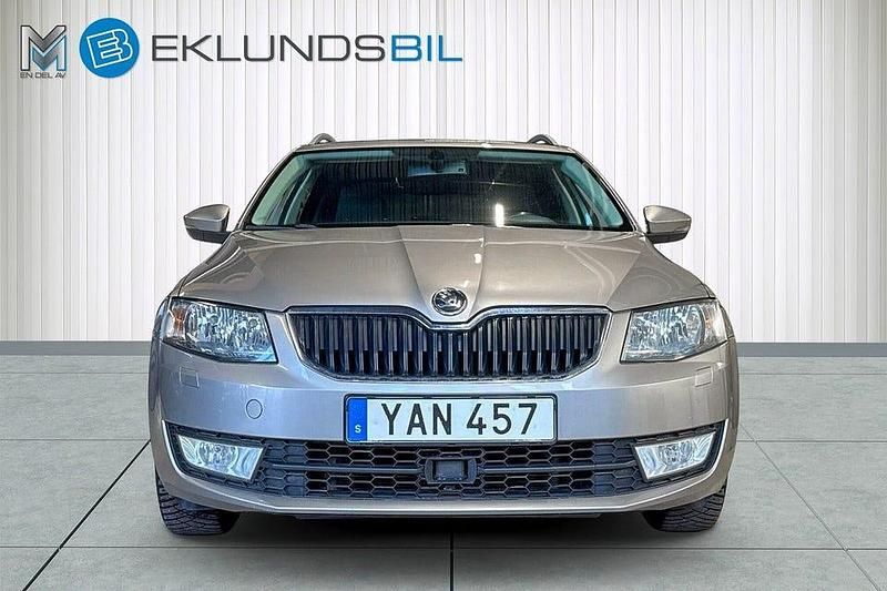 Begagnad Skoda Octavia 110 HK (80 kW) 2015 Cappuccino beige metallic Kombi