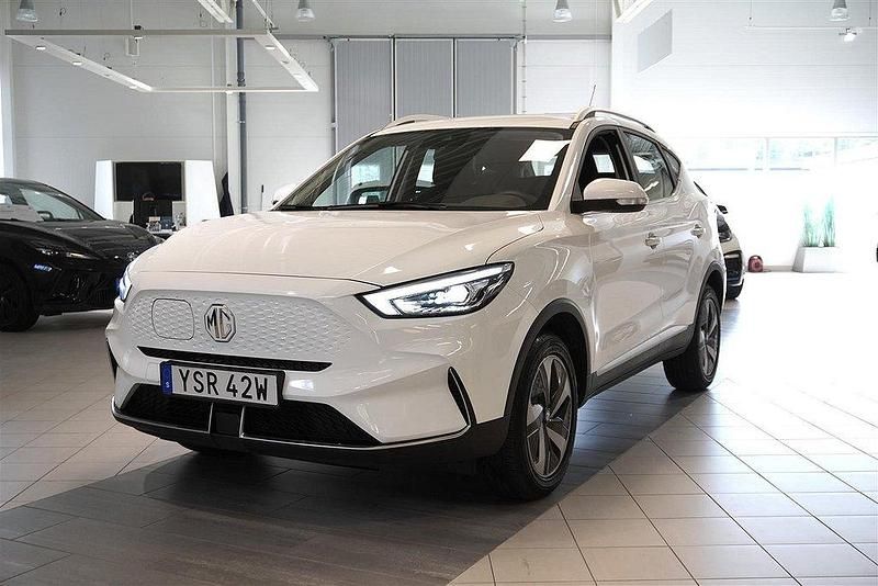 Vit Begagnad 2023 MG ZS Luxury Sedan | 299 900 kr (Marknadspris) - Bild 1/4