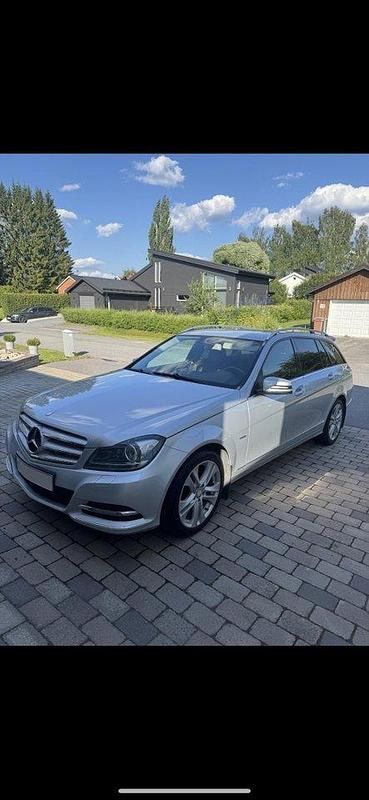 Silver Begagnad 2012 Mercedes C200 Kombi | 107 000 kr (Marknadspris) - Bild 1/4
