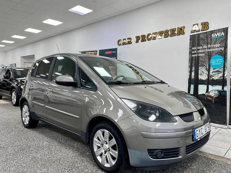 Grå Begagnad 2008 Mitsubishi Colt Halvkombi | 29 900 kr (Marknadspris) - Bild 1/4