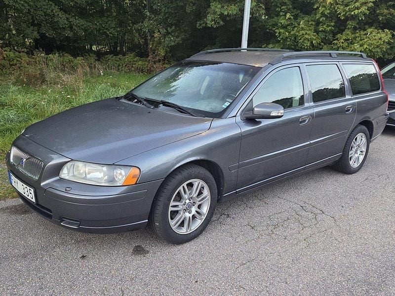 Grå Begagnad 2007 Volvo V70 Kinetic Kombi | 29 500 kr (Bra pris) - Bild 1/3