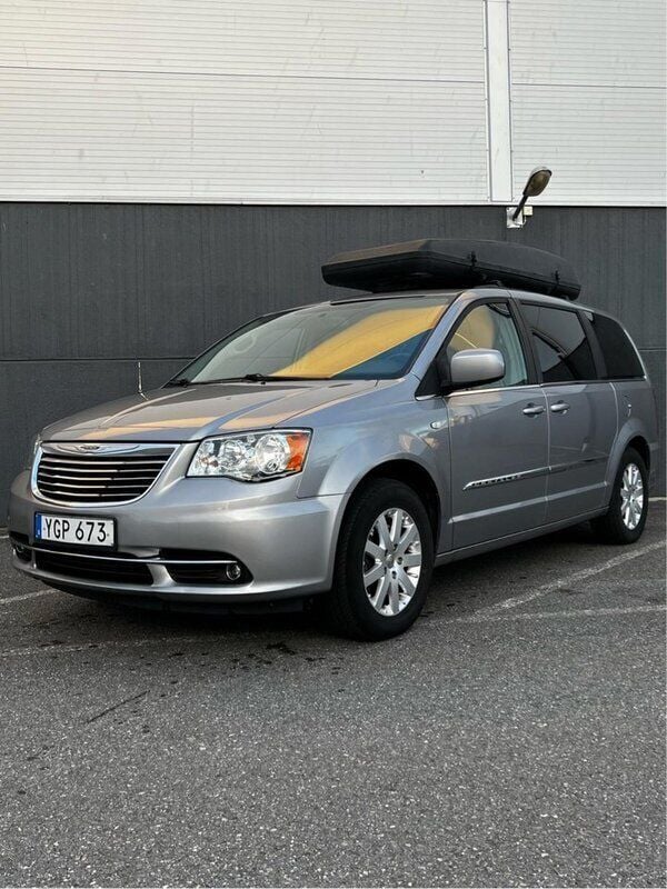 Grå Begagnad 2013 Chrysler Town & Country Minibuss | 79 000 kr (Superpris) - Bild 1/4