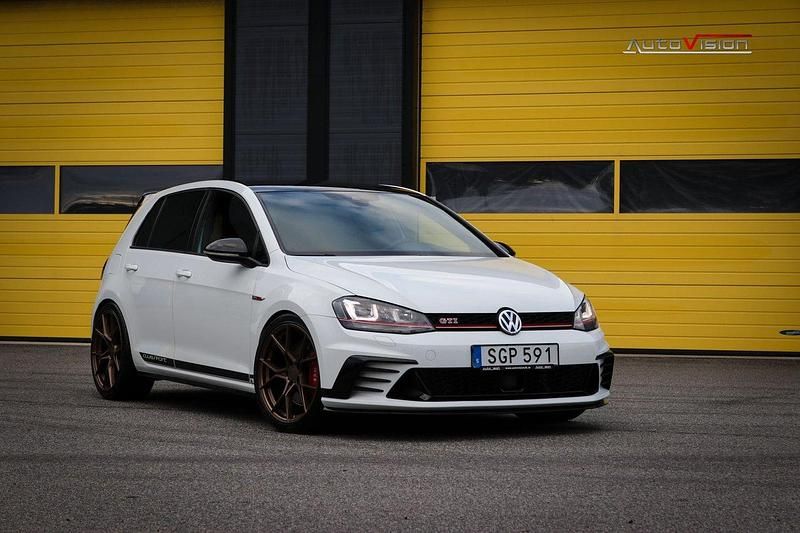 Flerfärgad Begagnad 2016 VW Golf VII GTI Clubsport Halvkombi | 249 900 kr (Lite dyr) - Bild 1/4