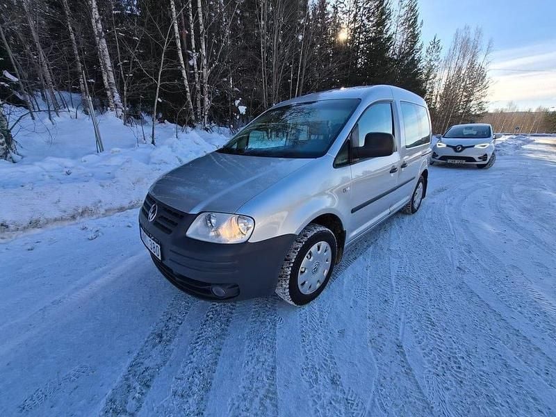 Begagnad VW Caddy Life 109 HK (80 kW) 2007 Silver Minibuss