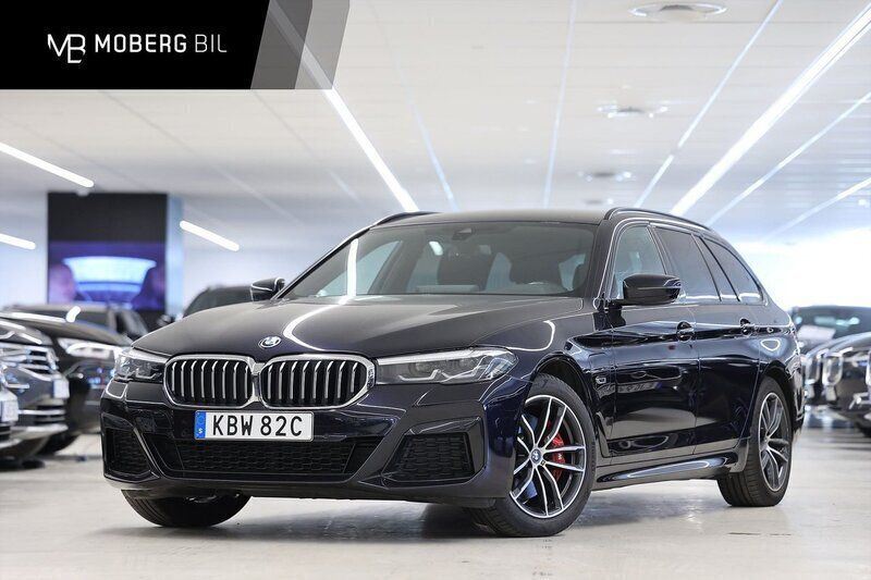 Svart Begagnad 2021 BMW 530e M Sport Kombi | 389 900 kr (Marknadspris) - Bild 1/3