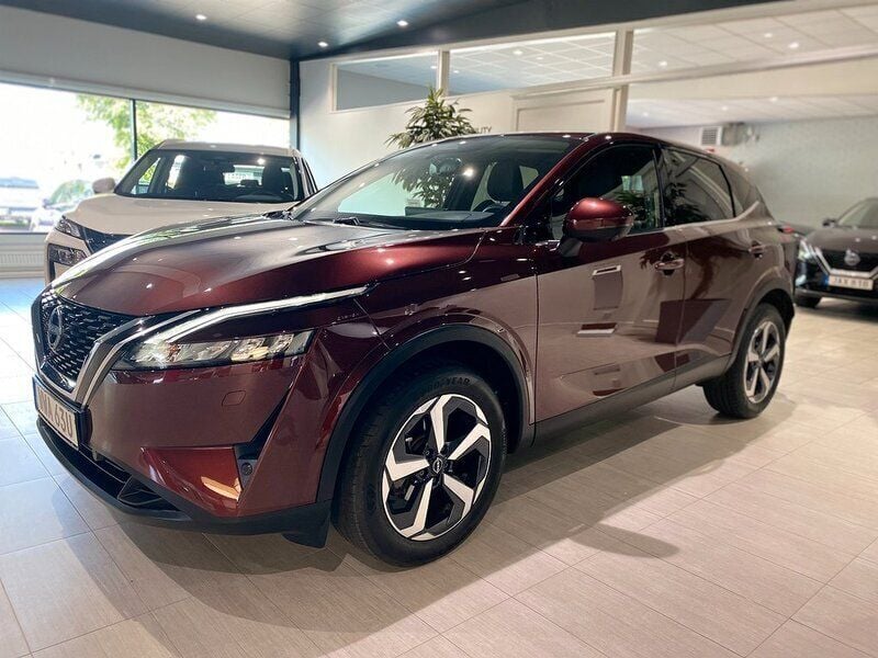 Mörkröd (burgundy) Begagnad 2023 Nissan Qashqai N-Connecta SUV | 329 900 kr (Lite dyr) - Bild 1/4