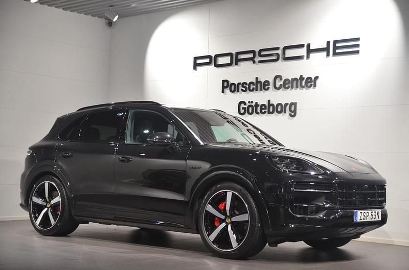 Svart (black) Begagnad 2024 Porsche Cayenne S E-Hybrid SUV | 1 275 000 kr - Bild 1/4