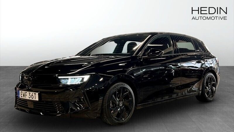 Jet black Begagnad 2022 Opel Astra GS Line Halvkombi | 279 900 kr (Marknadspris) - Bild 1/4