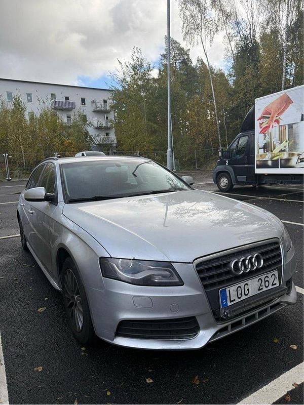 Silver Begagnad 2011 Audi A4 Comfort Kombi | 38 000 kr (Superpris) - Bild 1/4