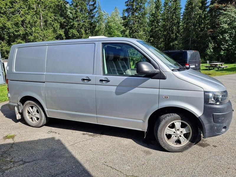 Silver Begagnad 2015 VW T5 Van | 139 000 kr (Lite dyr) - Bild 1/4