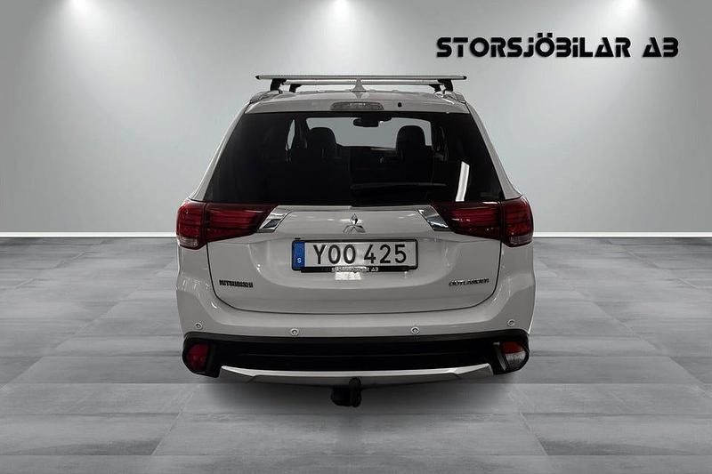Begagnad Mitsubishi Outlander 150 HK (110 kW) 2017 Vit SUV