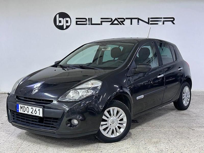 Svart Begagnad 2011 Renault Clio IV Halvkombi | 26 900 kr (Dyr) - Bild 1/4