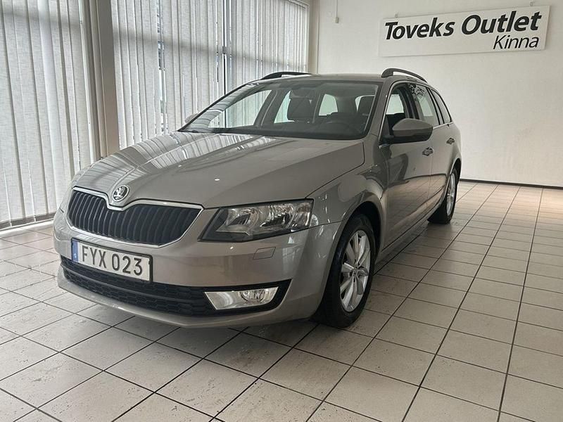 Ljusbrun (brun) Begagnad 2015 Skoda Octavia Ambition Kombi | 109 900 kr (Marknadspris) - Bild 1/4
