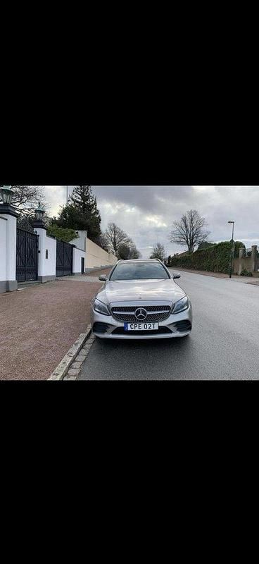 Silver Begagnad 2020 Mercedes C200 AMG line Kombi | 270 000 kr (Marknadspris) - Bild 1/4