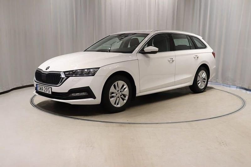Vit (candy white) Begagnad 2023 Skoda Octavia G-TEC Kombi | 269 900 kr (Marknadspris) - Bild 1/4