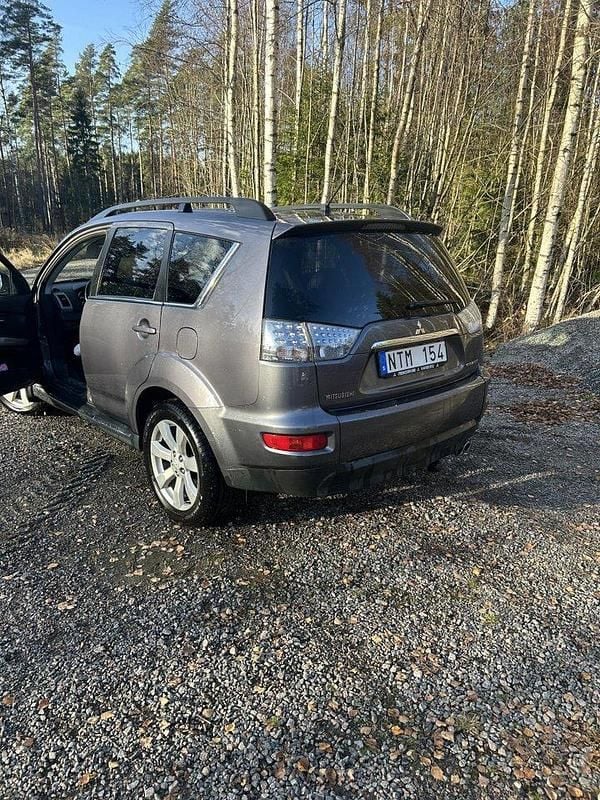 Grå Begagnad 2011 Mitsubishi Outlander Comfort Edition SUV | 37 000 kr (Superpris) - Bild 1/4
