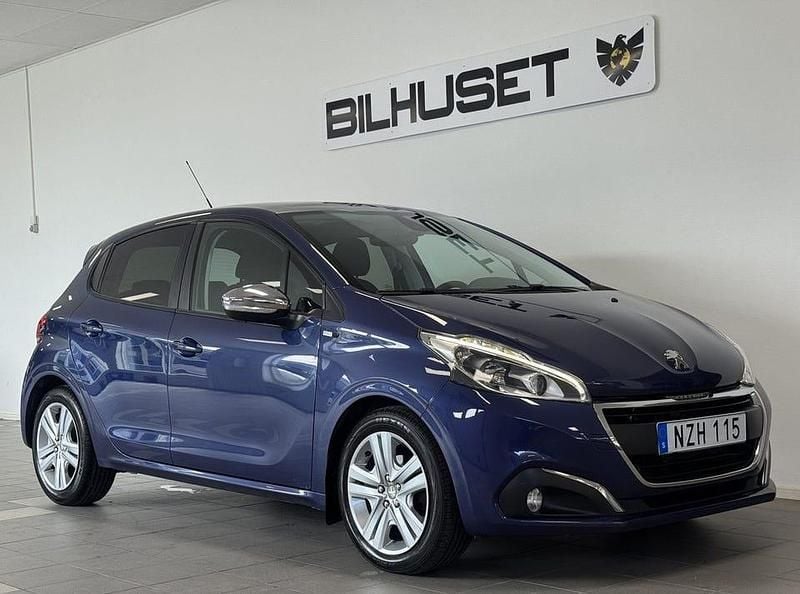 Mörkblå Begagnad 2016 Peugeot 208 Halvkombi | 94 900 kr (Marknadspris) - Bild 1/4