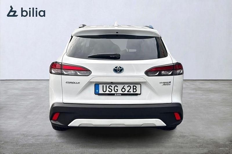 Begagnad Toyota Corolla Cross 200 HK (147 kW) 2022 Vit SUV