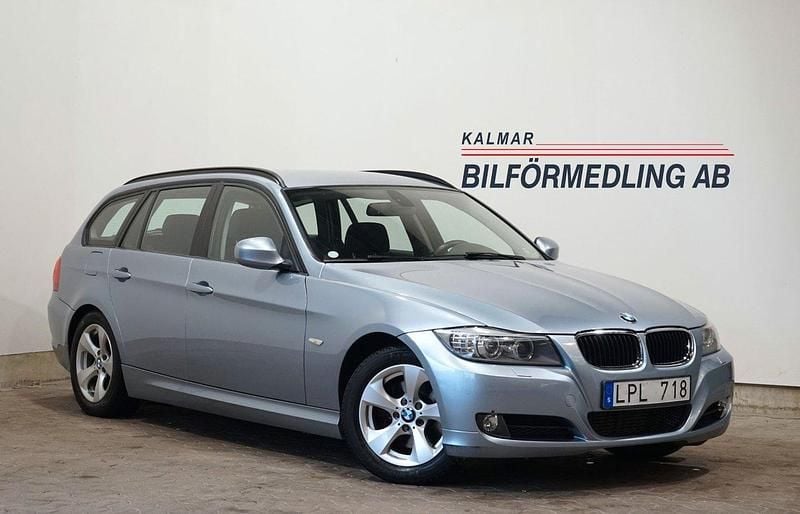 Ljusblå Begagnad 2011 BMW 320 Efficient Dynamics Kombi | 119 900 kr (Lite dyr) - Bild 1/4