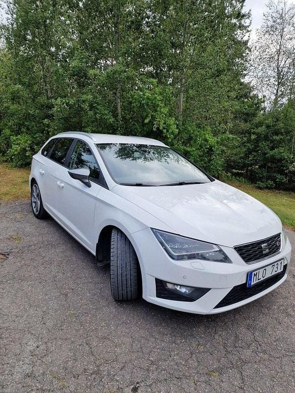 Vit Begagnad 2014 Seat Leon ST FR Kombi | 58 000 kr (Marknadspris) - Bild 1/4