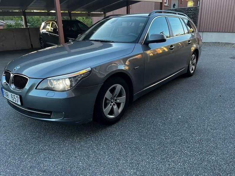 Begagnad 2010 BMW 520 Kombi | 46 000 kr (Superpris) - Bild 1/4