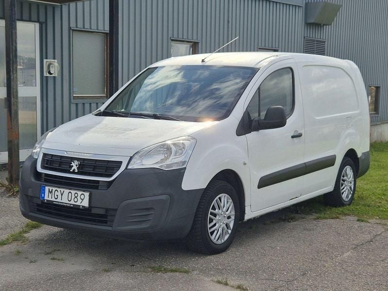 Vit Begagnad 2016 Peugeot Partner Minibuss | 78 500 kr (Marknadspris) - Bild 1/4