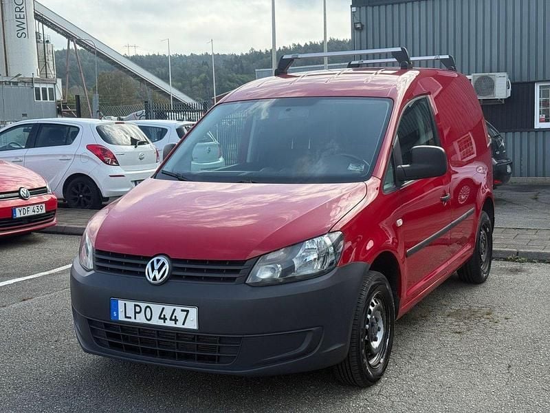 Röd Begagnad 2015 VW Caddy Minibuss | 69 990 kr (Superpris) - Bild 1/4