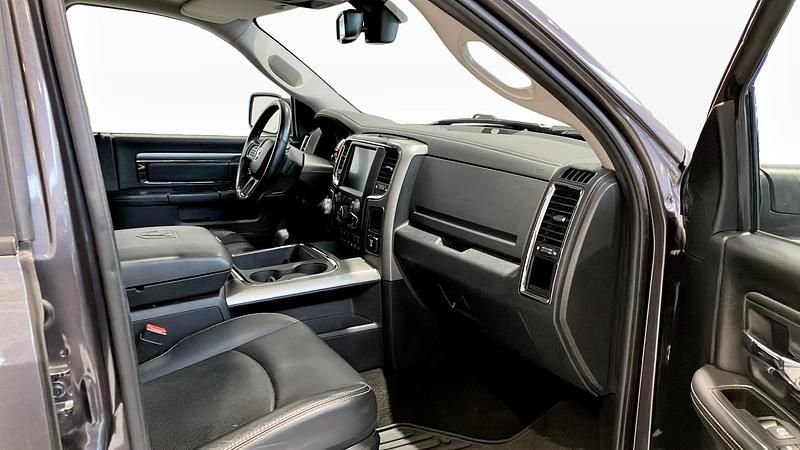 Begagnad RAM 1500 2016 Grå Pickup