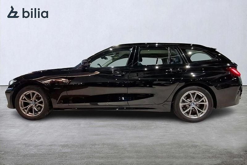 Begagnad BMW 330e 184 HK (135 kW) 2023 Svart Kombi