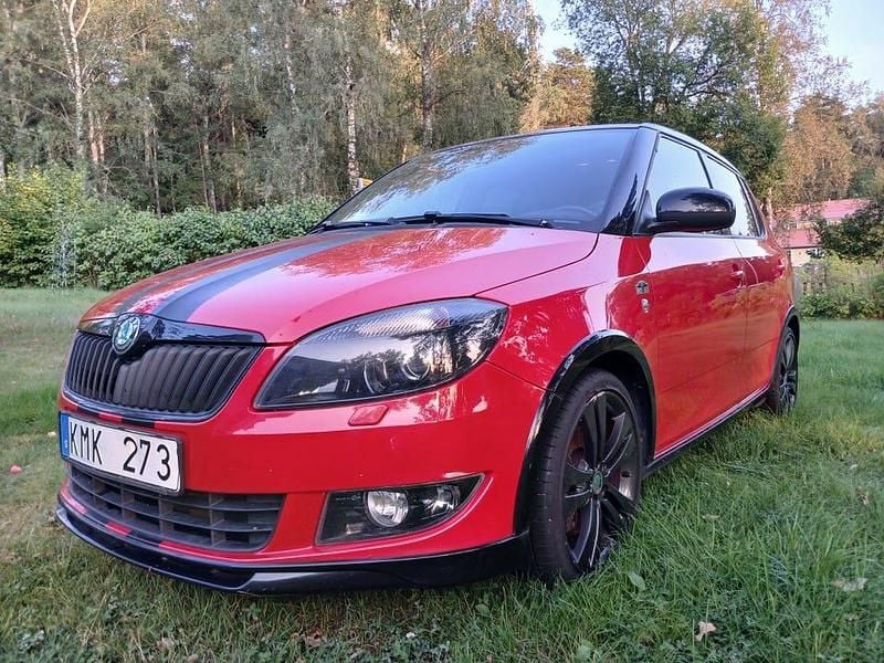 Begagnad 2012 Skoda Fabia Halvkombi | 69 000 kr (Lite dyr) - Bild 1/4