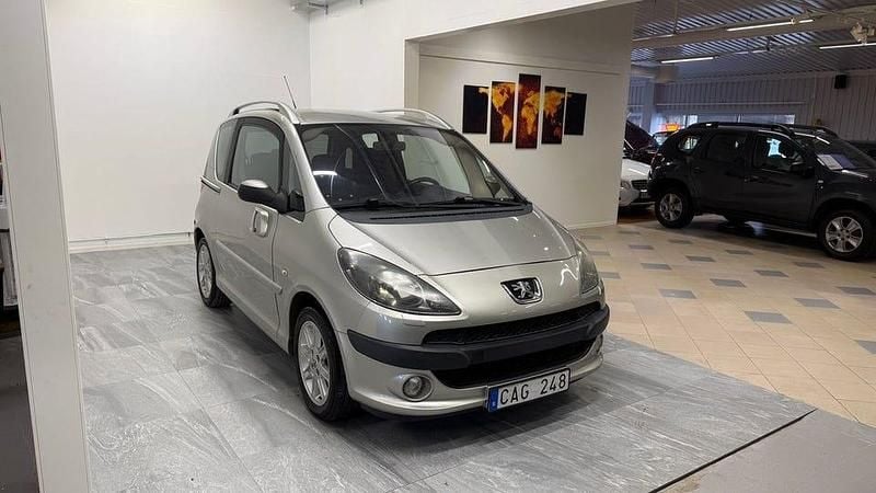 Begagnad Peugeot 1007 Sport 109 HK (80 kW) 2005 Silver Minibuss