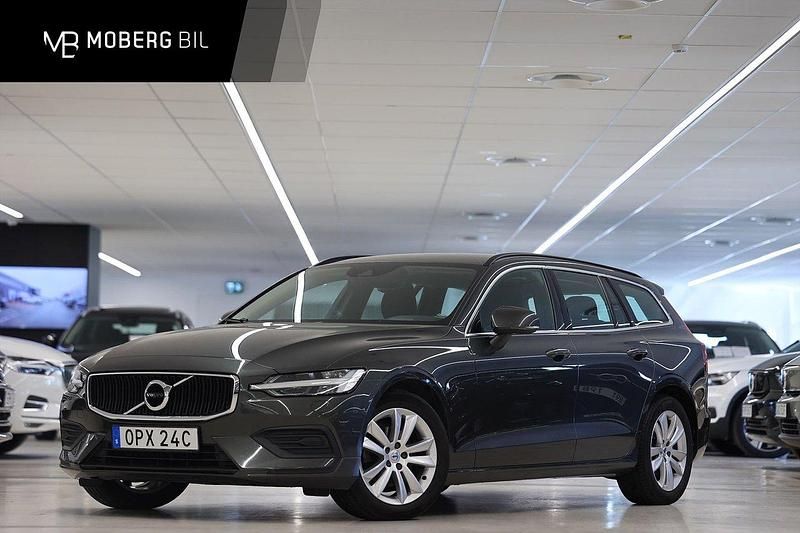 Mörkgrå Begagnad 2021 Volvo V60 Momentum Kombi | 289 900 kr (Marknadspris) - Bild 1/3