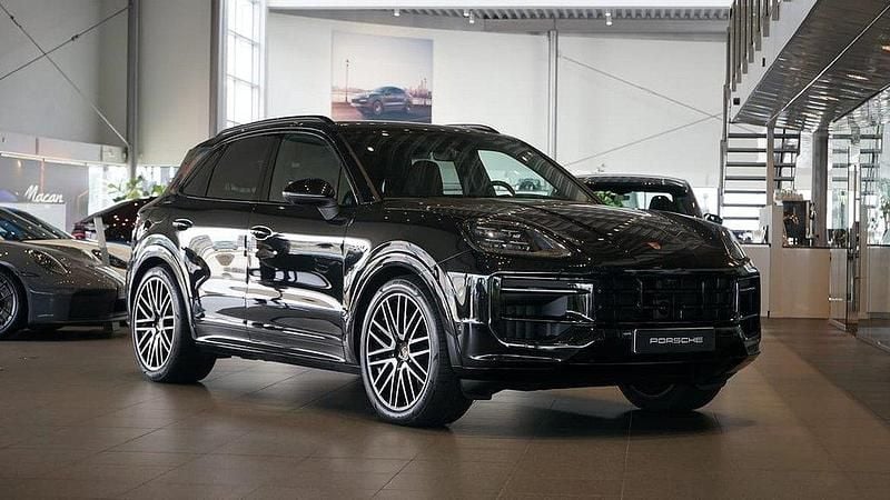 Svart Begagnad 2025 Porsche Cayenne SUV | 1 259 000 kr (Bra pris) - Bild 1/4