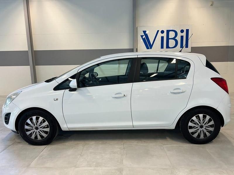Begagnad Opel Corsa Enjoy 84 HK (61 kW) 2011 Vit Halvkombi