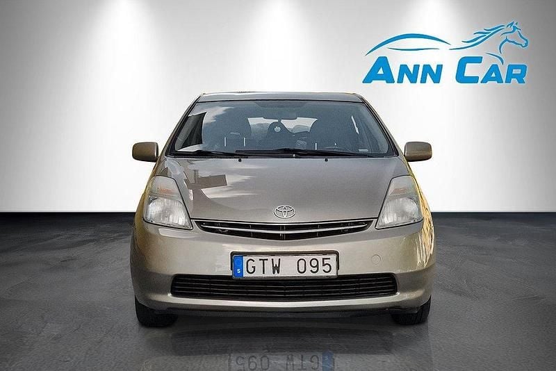 Ljusbrun Begagnad 2008 Toyota Prius Halvkombi | 75 000 kr (Marknadspris) - Bild 1/4