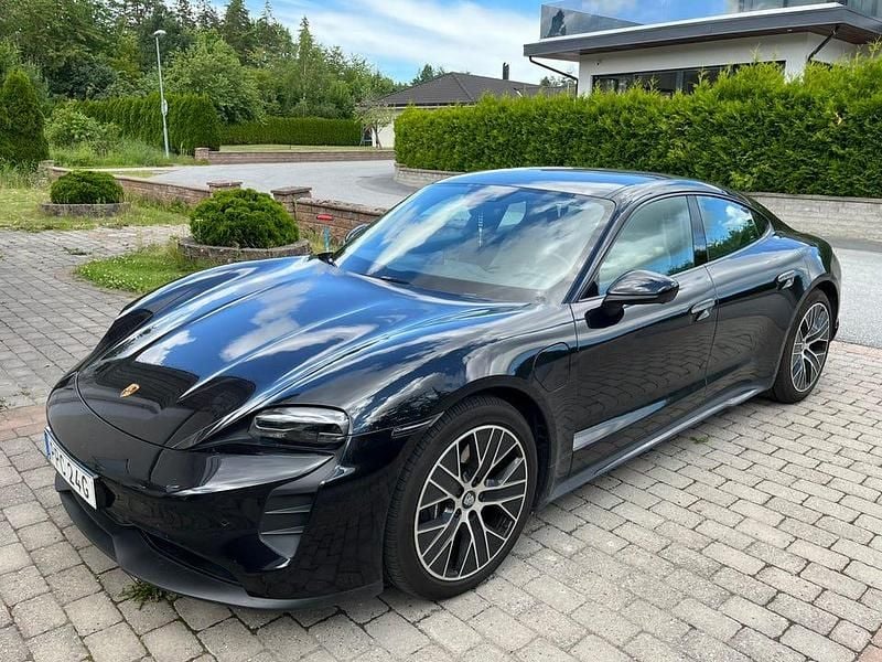 Begagnad Porsche Taycan 280 kW (381 HK) 2024 Jet black metallic