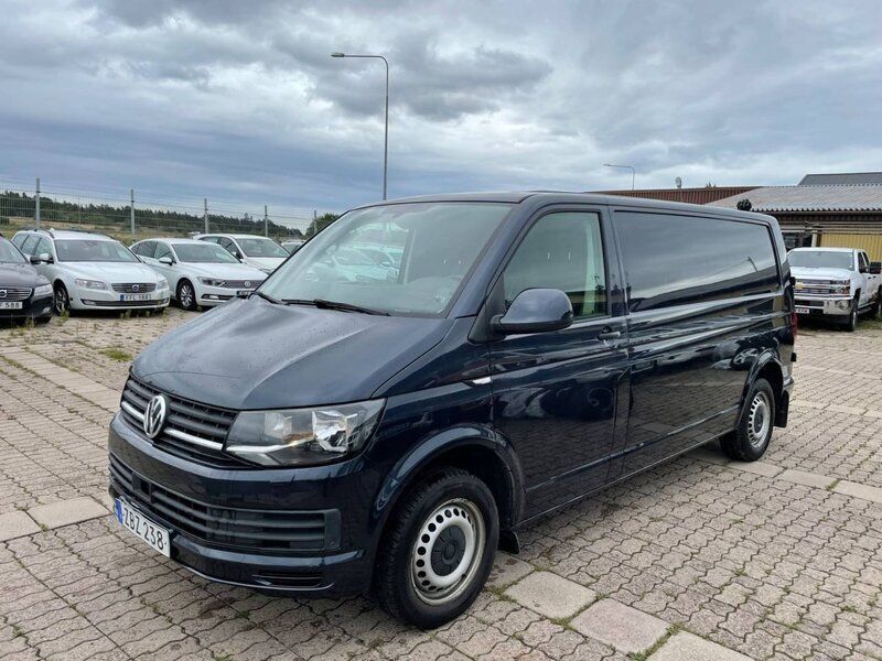 Blå (mörkblå) Begagnad 2018 VW T6 Van | 189 900 kr (Dyr) - Bild 1/4