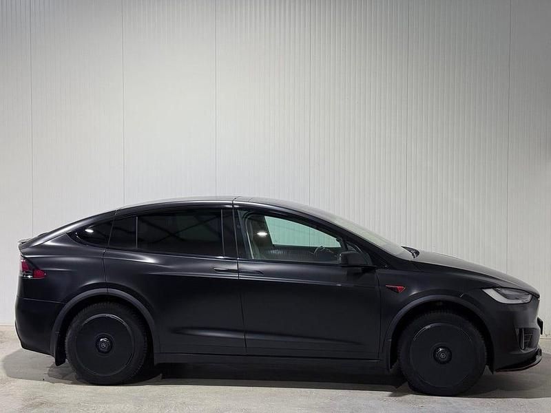 Vit Begagnad 2017 Tesla Model X SUV | 399 000 kr (Marknadspris) - Bild 1/4