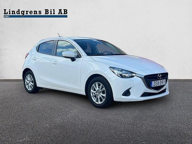 Vit Begagnad 2017 Mazda 2 Halvkombi | 134 900 kr (Marknadspris) - Bild 1/4