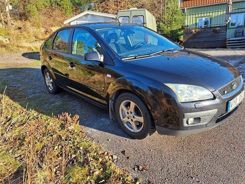 Begagnad 2006 Ford Focus Halvkombi | 21 500 kr (Dyr) - Bild 1/4