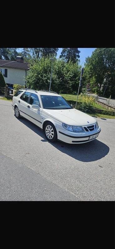 Vit Begagnad 2002 Saab 9-5 Kombi | 16 900 kr (Marknadspris) - Bild 1/4